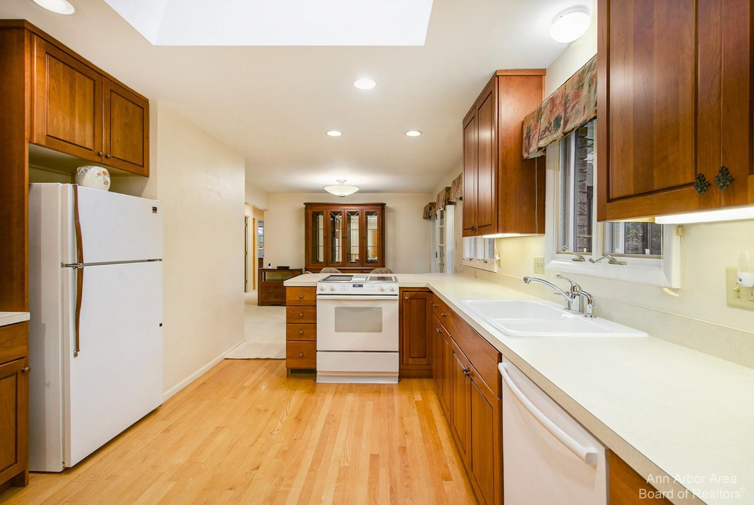 2424 Manchester Road Ann Arbor, MI 48104 - Photo 13 of 43 Photo 13