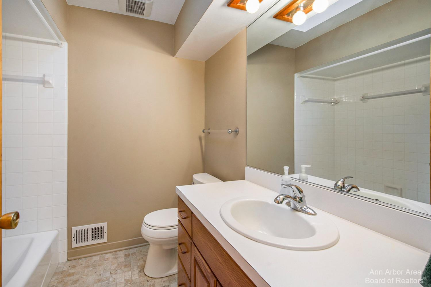 2424 Manchester Road Ann Arbor, MI 48104 - Photo 16 of 43 Photo 16
