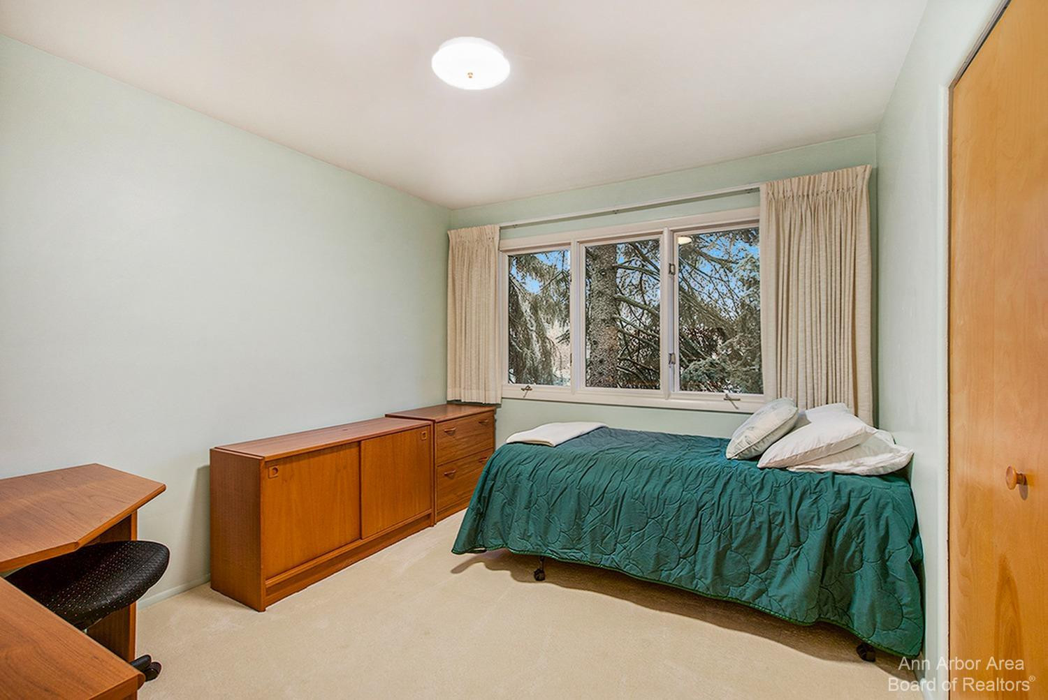 2424 Manchester Road Ann Arbor, MI 48104 - Photo 19 of 43 Photo 19
