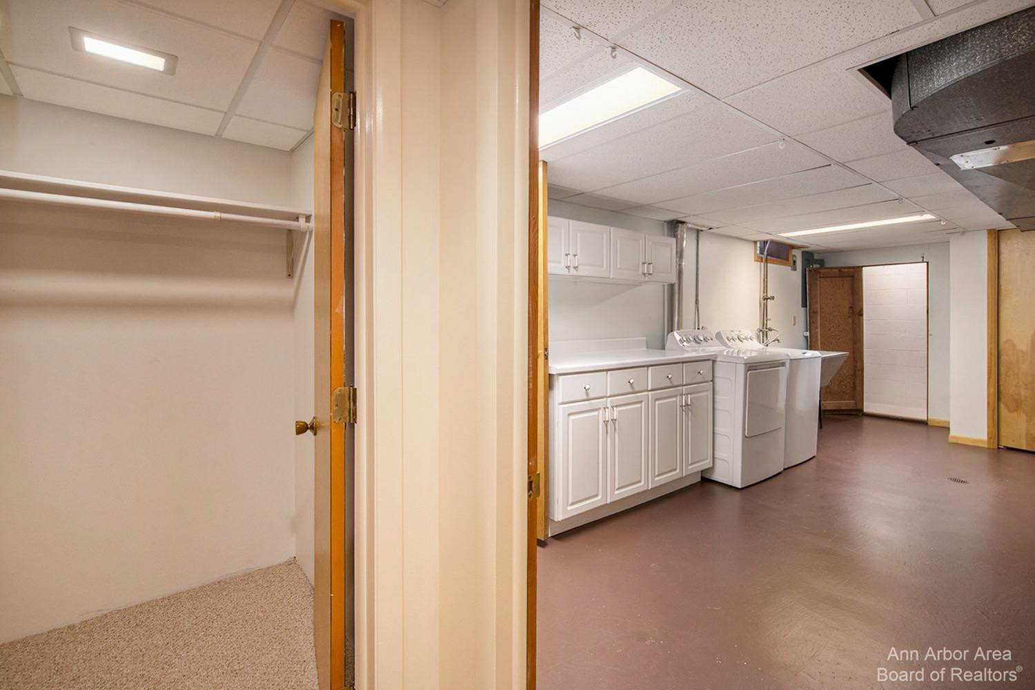 2424 Manchester Road Ann Arbor, MI 48104 - Photo 26 of 43 Photo 26
