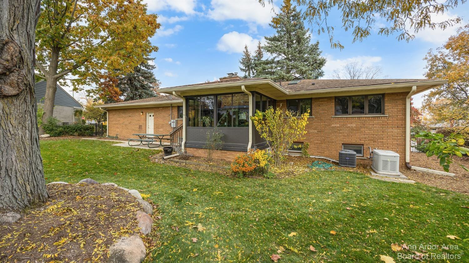 2424 Manchester Road Ann Arbor, MI 48104 - Photo 33 of 43 Photo 33