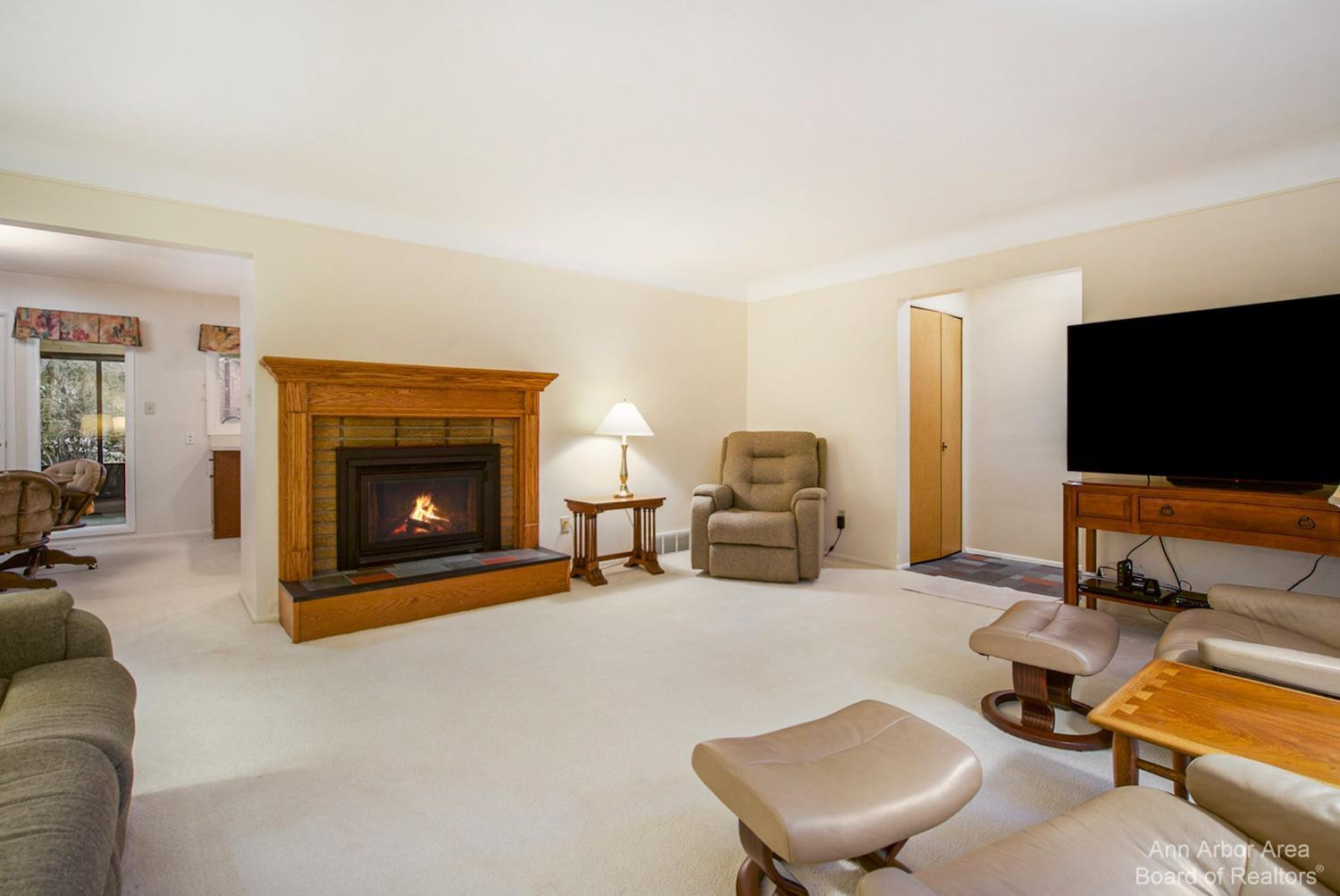 2424 Manchester Road Ann Arbor, MI 48104 - Photo 4 of 43 Photo 4