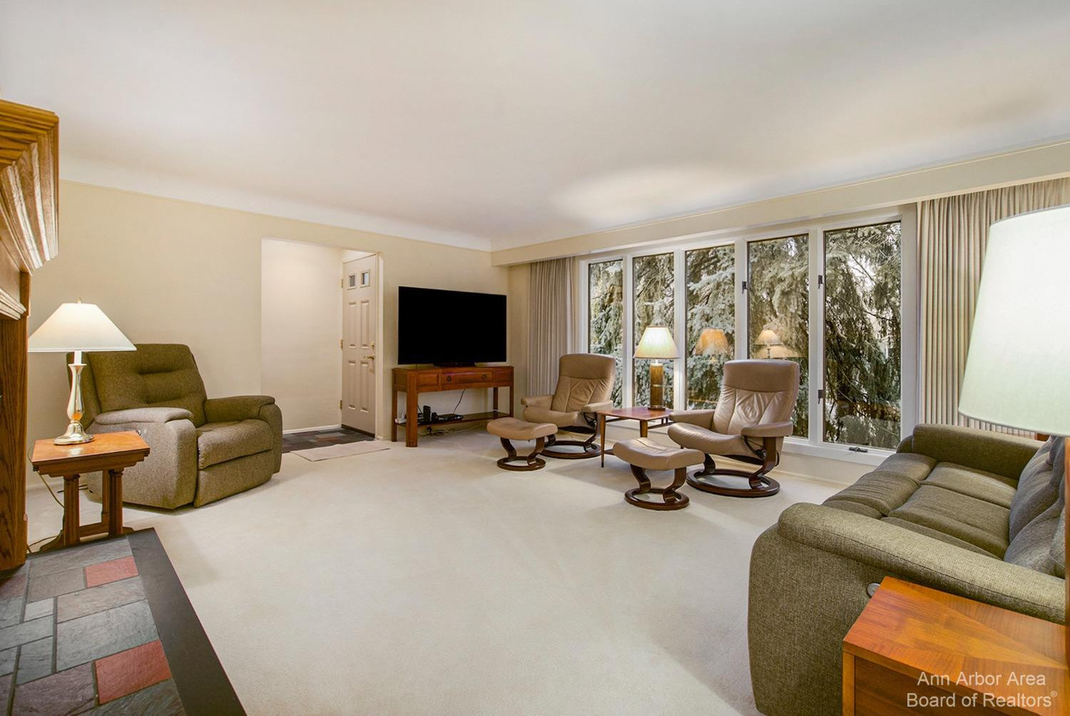 2424 Manchester Road Ann Arbor, MI 48104 - Photo 6 of 43 Photo 6