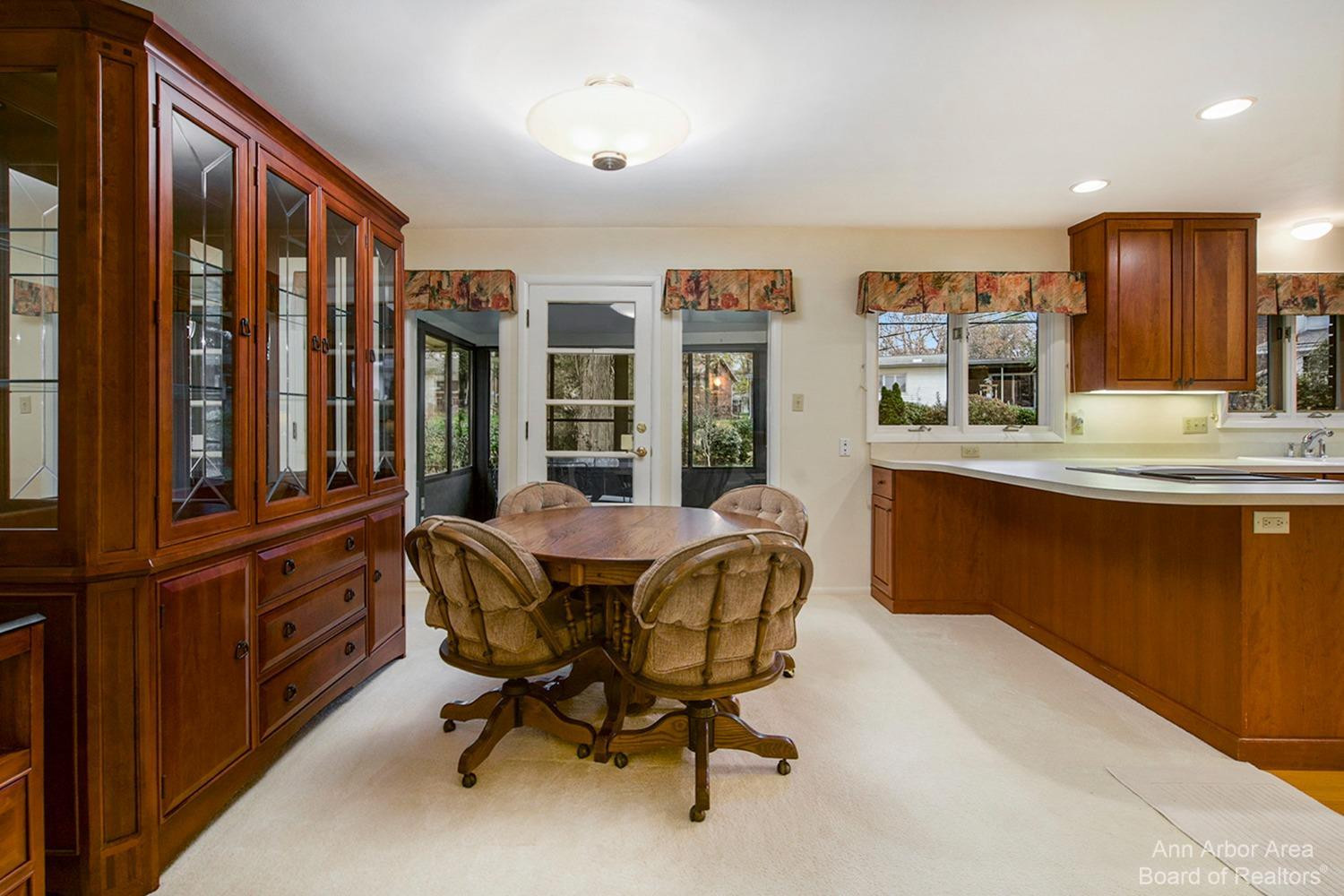 2424 Manchester Road Ann Arbor, MI 48104 - Photo 7 of 43 Photo 7