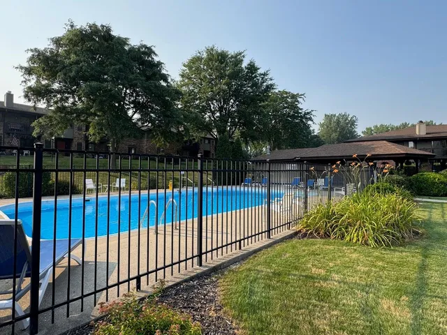 $189,900 | 360 Park Hill Drive, Unit G, Pewaukee, WI 53072