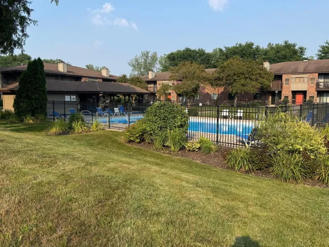 $189,900 | 360 Park Hill Drive, Unit G, Pewaukee, WI 53072