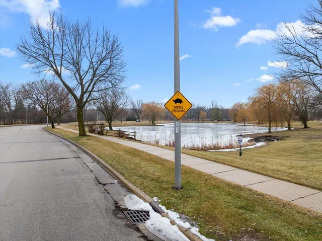 $189,900 | 360 Park Hill Drive, Unit G, Pewaukee, WI 53072