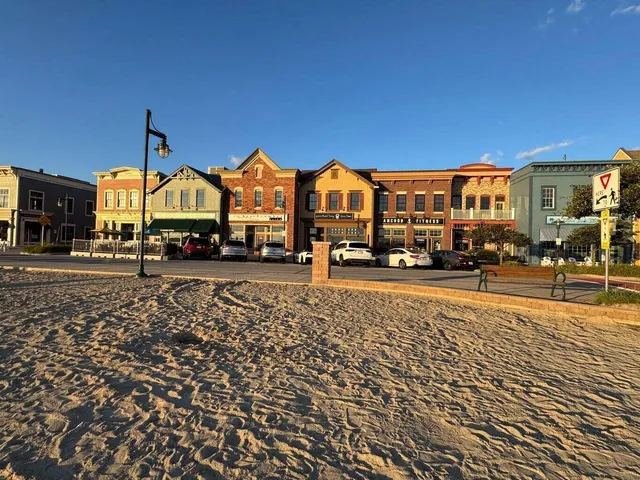 $189,900 | 360 Park Hill Drive, Unit G, Pewaukee, WI 53072