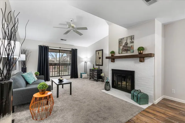 $189,900 | 360 Park Hill Drive, Unit G, Pewaukee, WI 53072