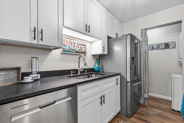 $189,900 | 360 Park Hill Drive, Unit G, Pewaukee, WI 53072