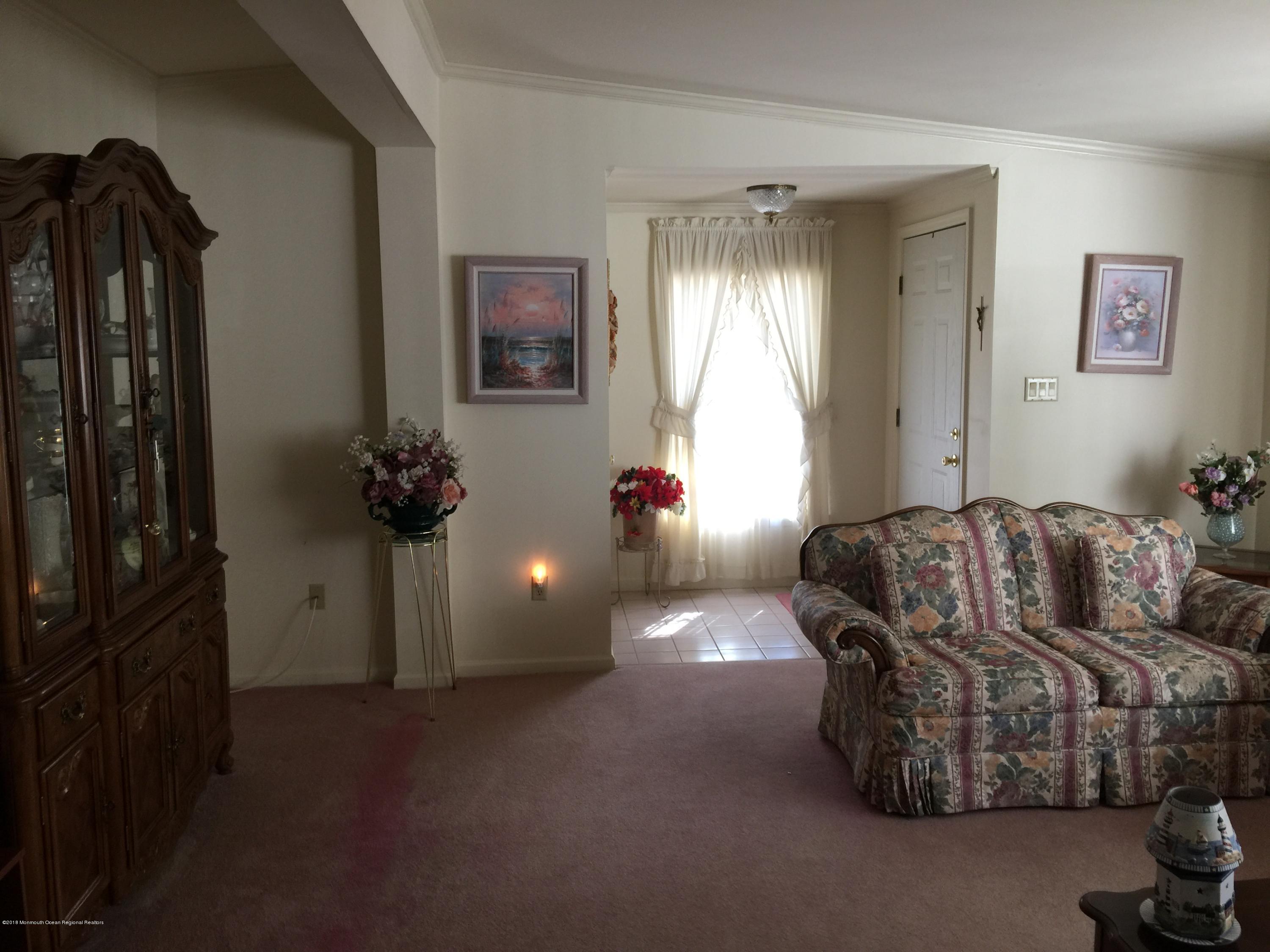 47 Pine Ridge Boulevard Whiting, NJ 08759 - Photo 4 of 17 IMG_0810