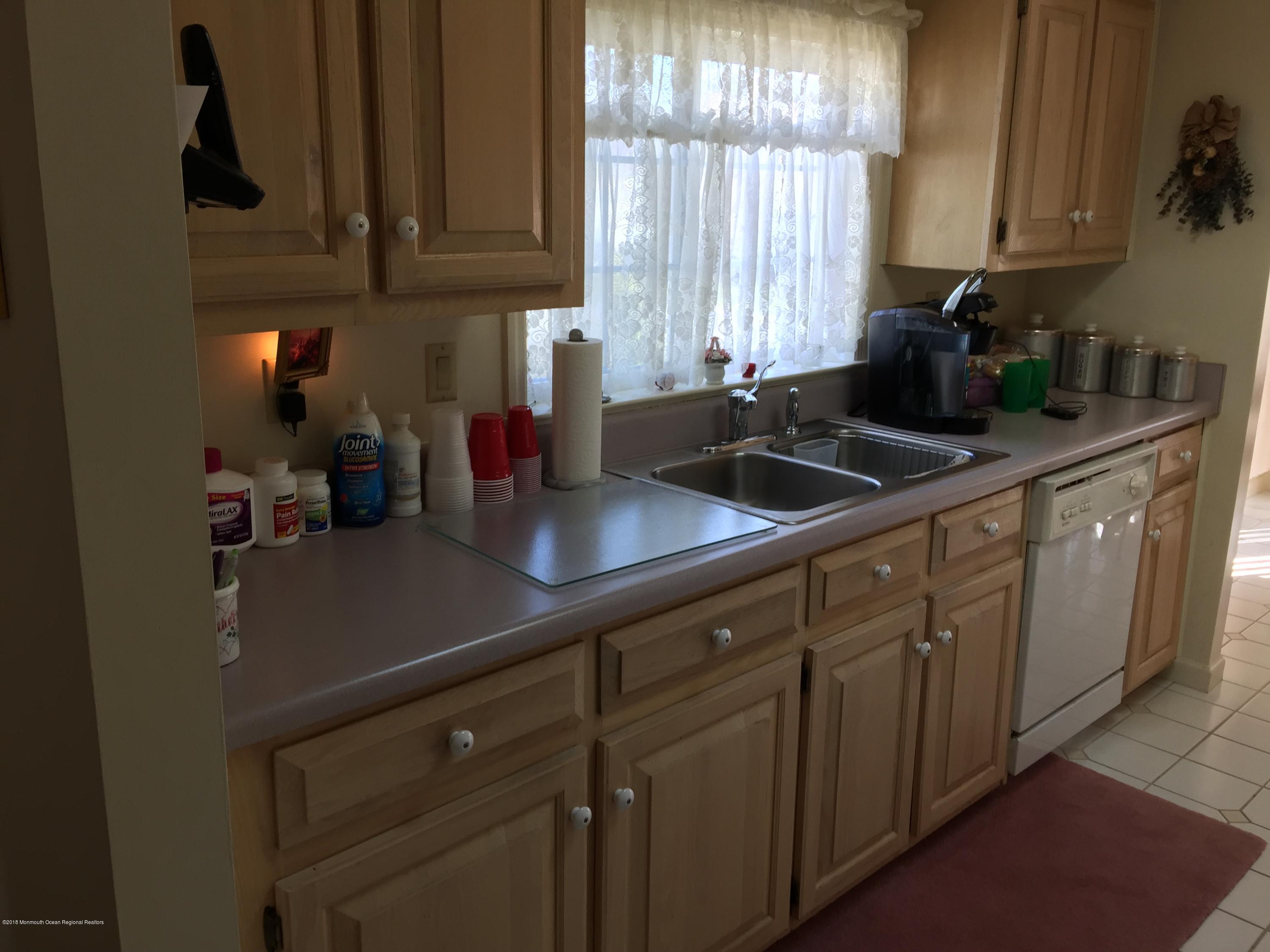 47 Pine Ridge Boulevard Whiting, NJ 08759 - Photo 7 of 17 IMG_0805 (1)