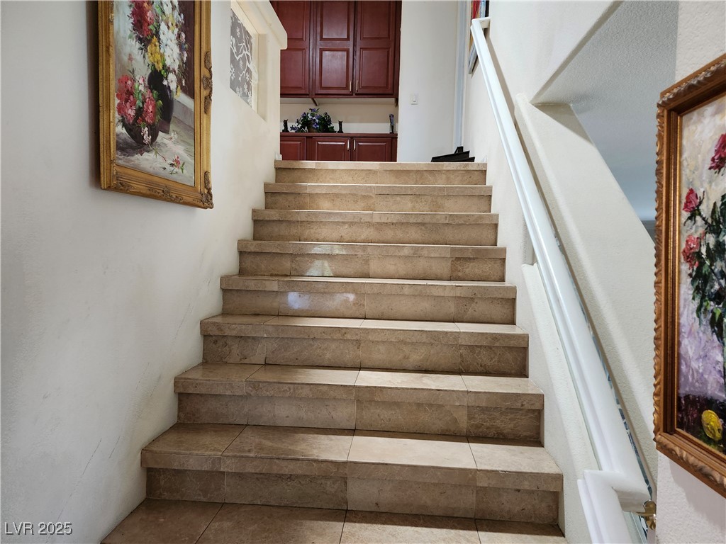 6672 Coronado Palms Avenue Las Vegas, NV 89139 - Photo 8 of 39 View of staircase