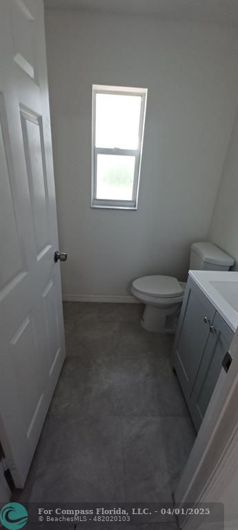 1410 Southeast 7th Street Okeechobee, FL 34974 - Photo 20 of 22 a bathroom with a toilet sink and tub