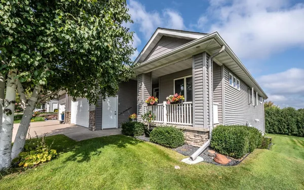 $449,500 | 2200 Greenfield Drive West, Northfield, MN 55057