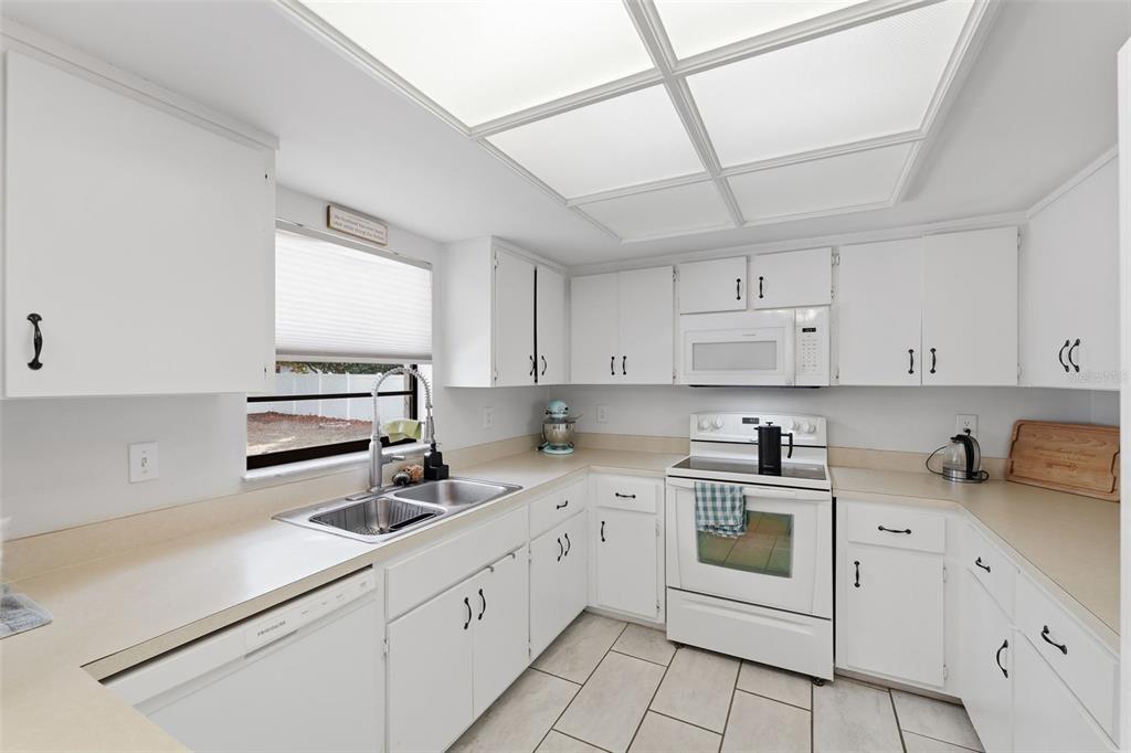 5236 Derby Avenue Spring Hill, FL 34608 - Photo 8 of 30