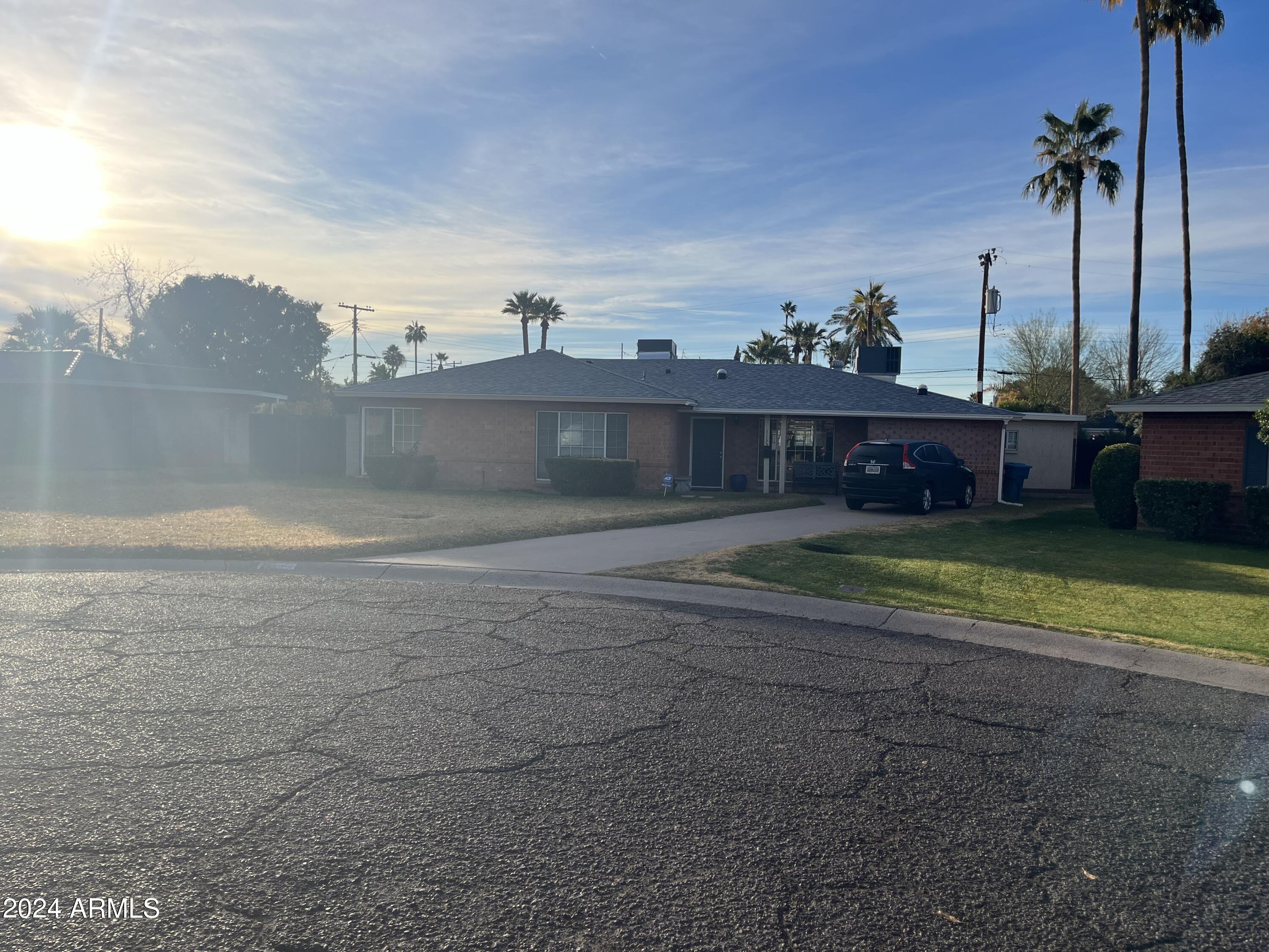1135 East Lamar Road Phoenix, AZ 85014 - Photo 2 of 11 IMG_9200