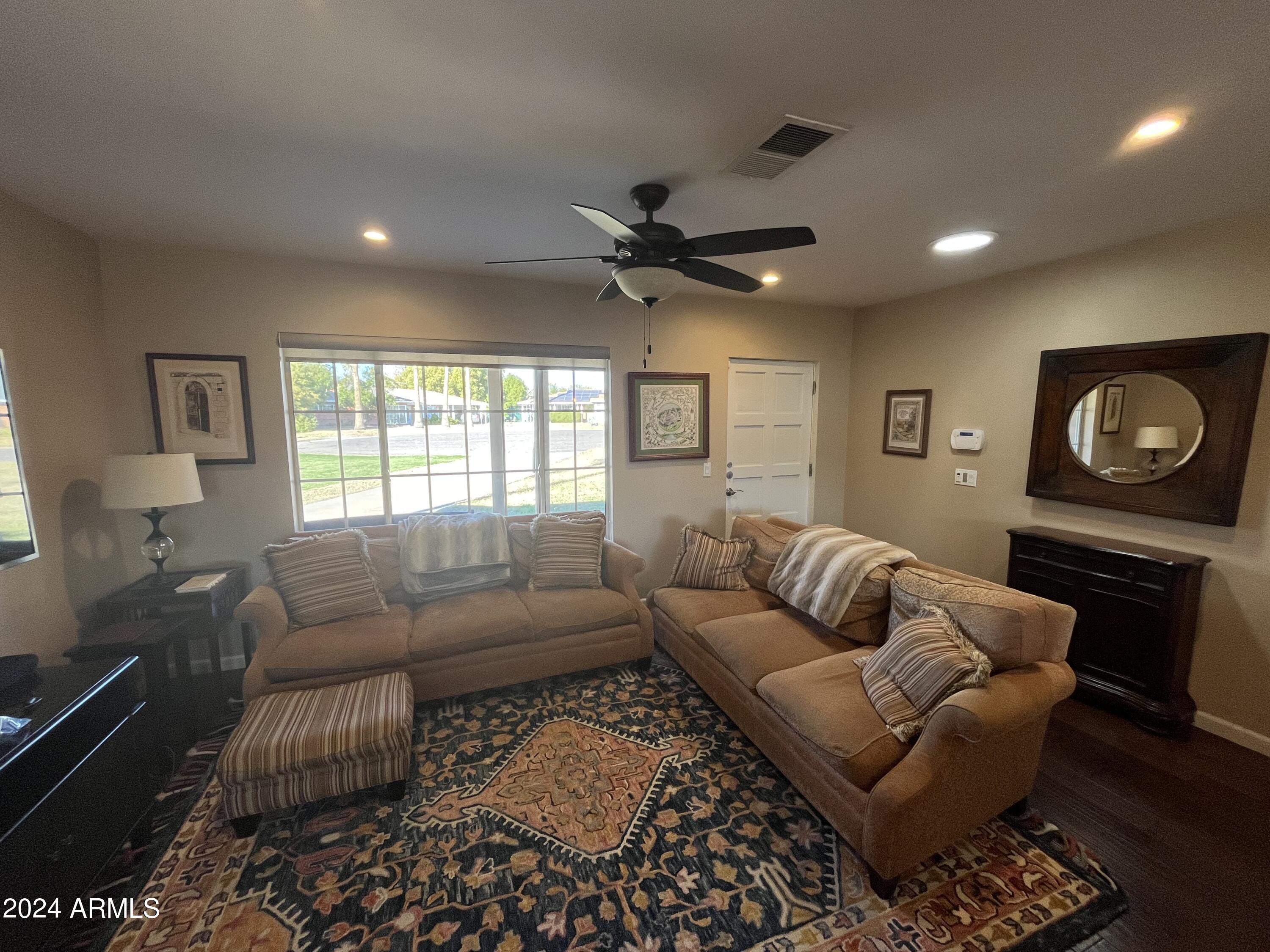 1135 East Lamar Road Phoenix, AZ 85014 - Photo 3 of 11 IMG_9236