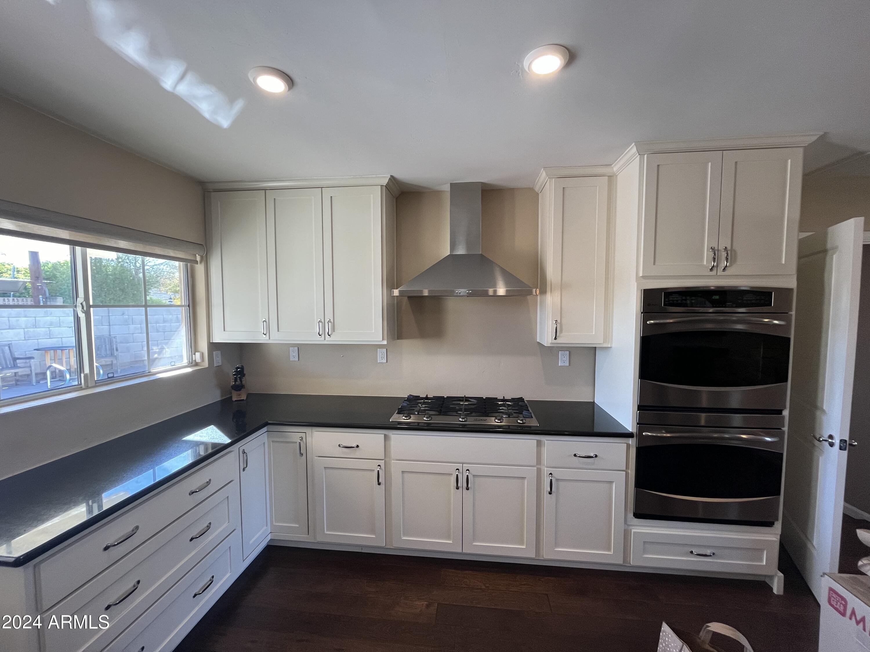 1135 East Lamar Road Phoenix, AZ 85014 - Photo 4 of 11 IMG_9233