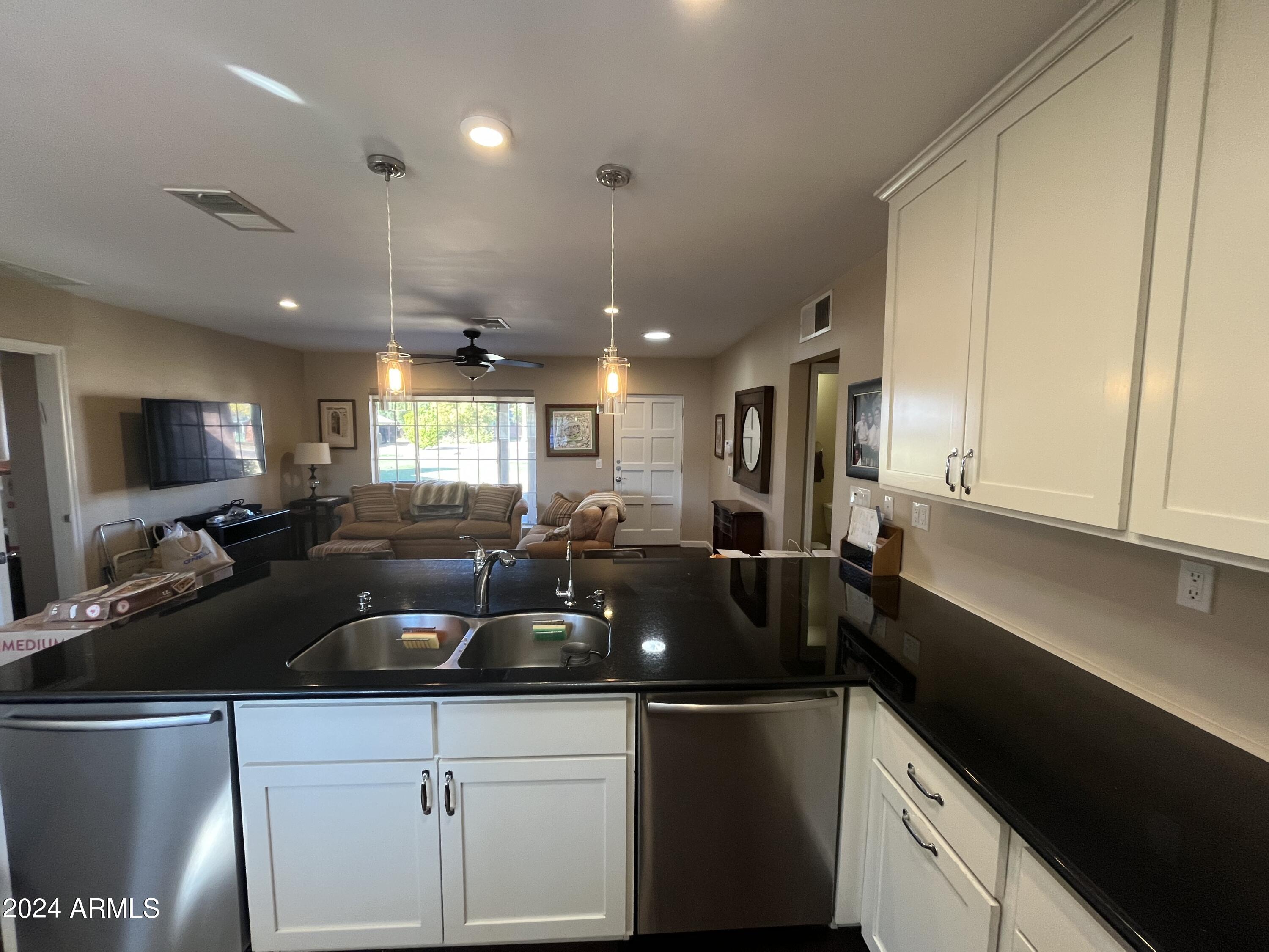 1135 East Lamar Road Phoenix, AZ 85014 - Photo 5 of 11 IMG_9234