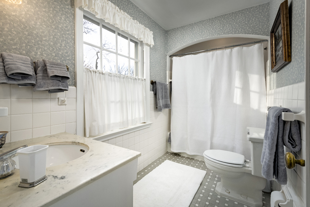 111 Apple Tree Road Winnetka, IL 60093 - Photo 18 of 34
