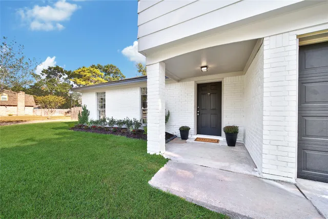 a view of a house with backyard and a patio