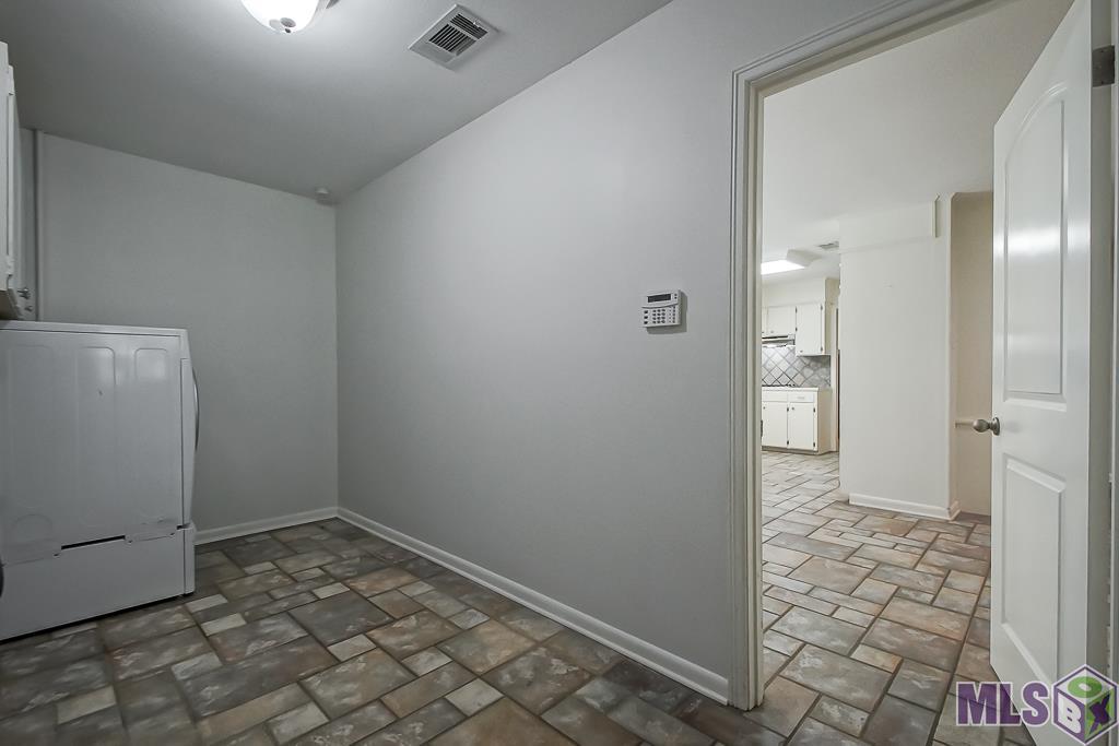 5281 Timber Cove Street Baton Rouge, LA 70808 - Photo 6 of 19 laundry