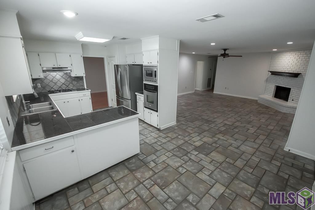 5281 Timber Cove Street Baton Rouge, LA 70808 - Photo 8 of 19 kitchen