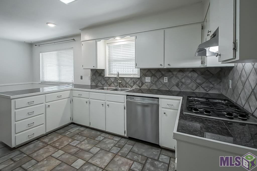 5281 Timber Cove Street Baton Rouge, LA 70808 - Photo 10 of 19 kitchen