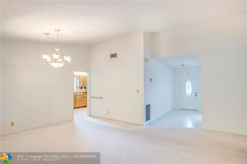7824 Cloverfield Circle Boca Raton, FL 33433 - Photo 11 of 35 Gallery Image 11