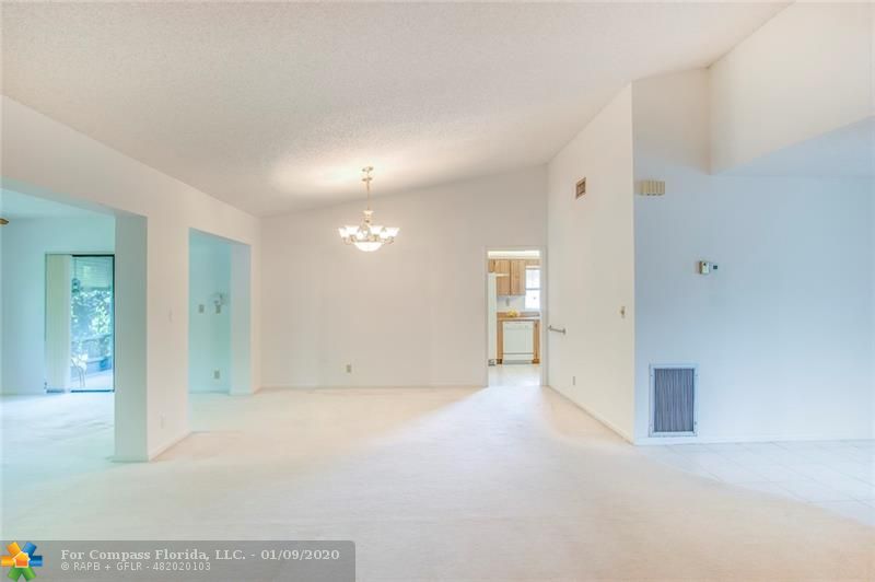 7824 Cloverfield Circle Boca Raton, FL 33433 - Photo 12 of 35 Gallery Image 12