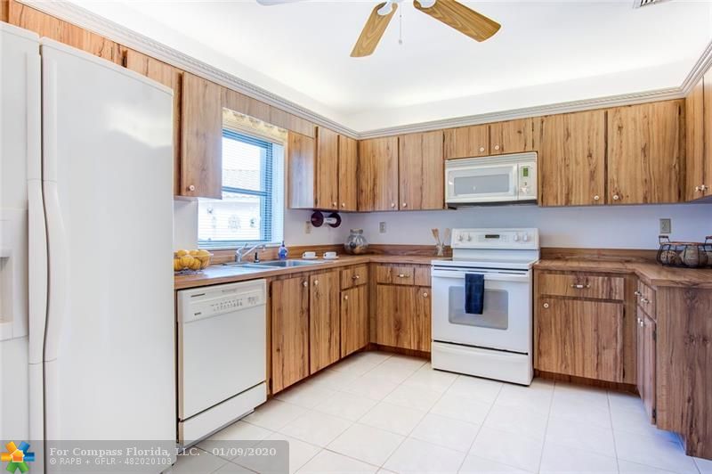 7824 Cloverfield Circle Boca Raton, FL 33433 - Photo 17 of 35 Gallery Image 17