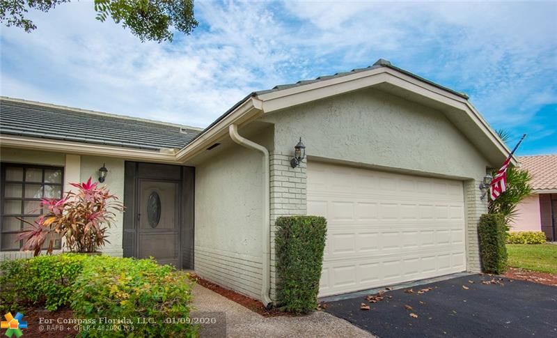 7824 Cloverfield Circle Boca Raton, FL 33433 - Photo 4 of 35 Gallery Image 4