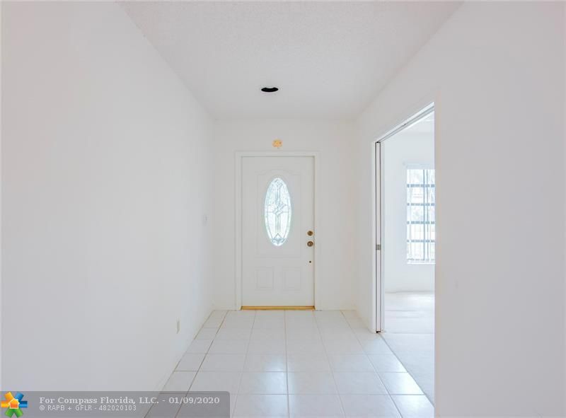 7824 Cloverfield Circle Boca Raton, FL 33433 - Photo 6 of 35 Gallery Image 6