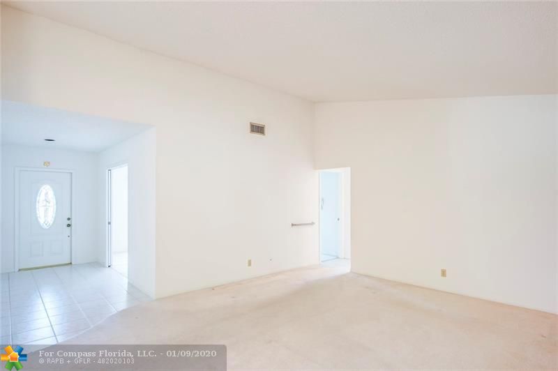 7824 Cloverfield Circle Boca Raton, FL 33433 - Photo 9 of 35 Gallery Image 9