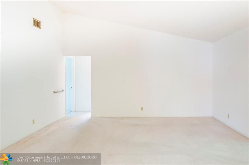 7824 Cloverfield Circle Boca Raton, FL 33433 - Photo 10 of 35 Gallery Image 10