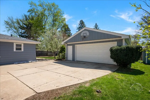 $300,000 | 1359 Carol Place, Montgomery, IL 60538