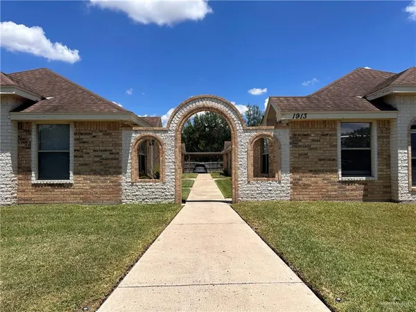 $1,300 | 1913 West Western Drive, Unit 2, Edinburg, TX 78539