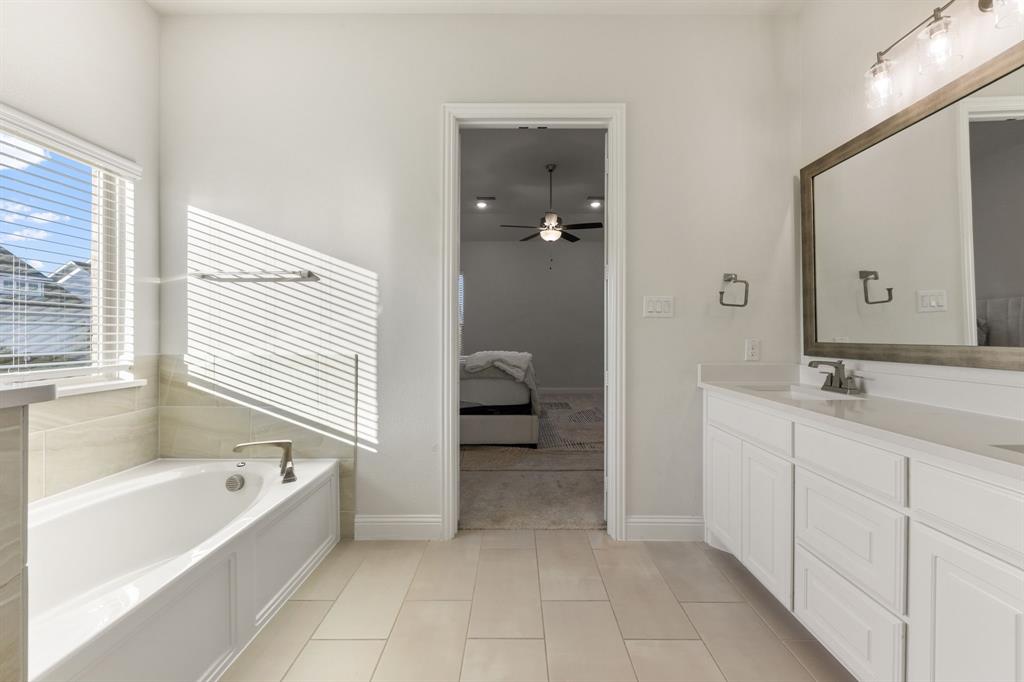8808 Royal Star Road Rowlett, TX 75089 - Photo 26 of 40 a bathroom with a bathtub and a sink