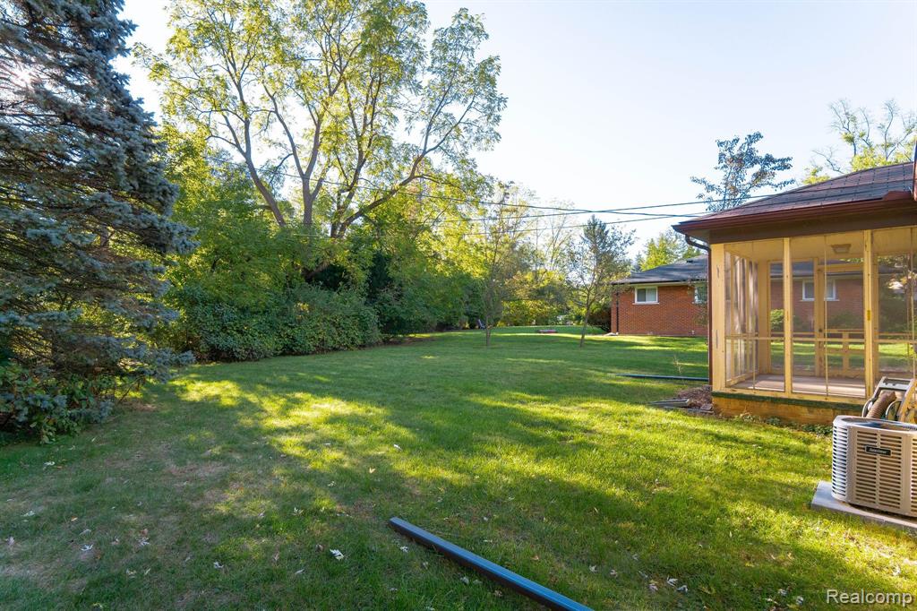 2281 Lancaster Road Bloomfield Hills, MI 48302 - Photo 35 of 37