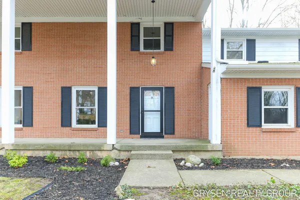 $699,990 | 2735 Barfield Drive Southeast, Grand Rapids, MI 49546
