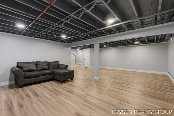 $699,990 | 2735 Barfield Drive Southeast, Grand Rapids, MI 49546