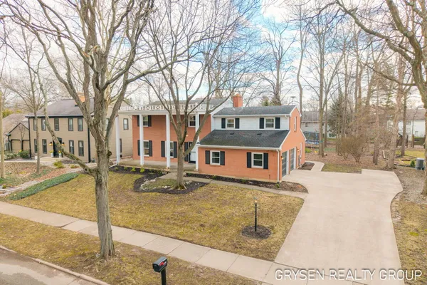 $699,990 | 2735 Barfield Drive Southeast, Grand Rapids, MI 49546