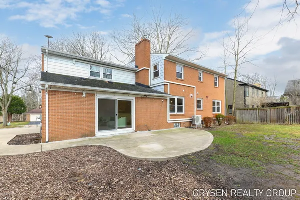 $699,990 | 2735 Barfield Drive Southeast, Grand Rapids, MI 49546