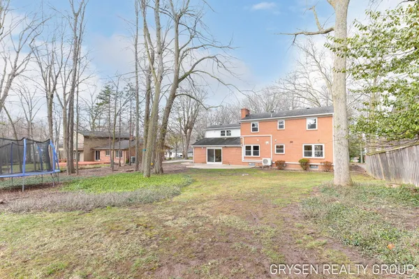 $699,990 | 2735 Barfield Drive Southeast, Grand Rapids, MI 49546