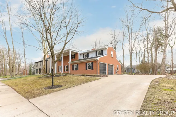 $699,990 | 2735 Barfield Drive Southeast, Grand Rapids, MI 49546