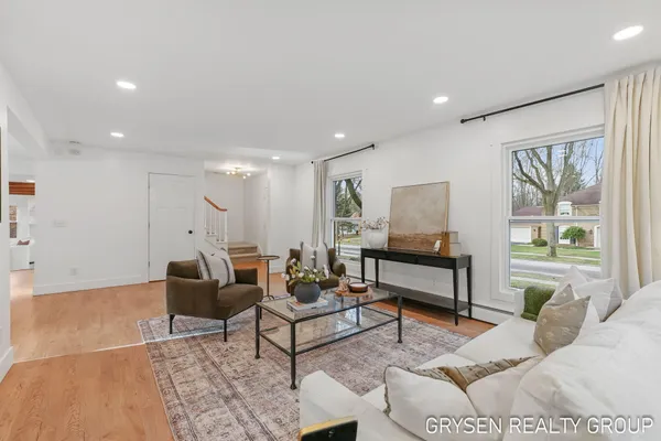 $699,990 | 2735 Barfield Drive Southeast, Grand Rapids, MI 49546