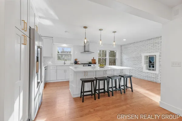 $699,990 | 2735 Barfield Drive Southeast, Grand Rapids, MI 49546