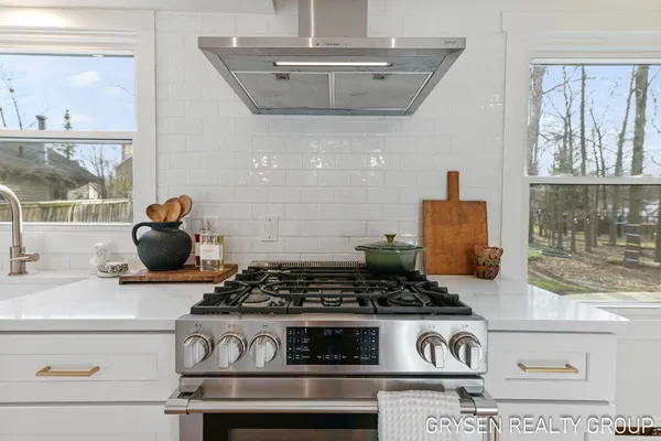 $699,990 | 2735 Barfield Drive Southeast, Grand Rapids, MI 49546