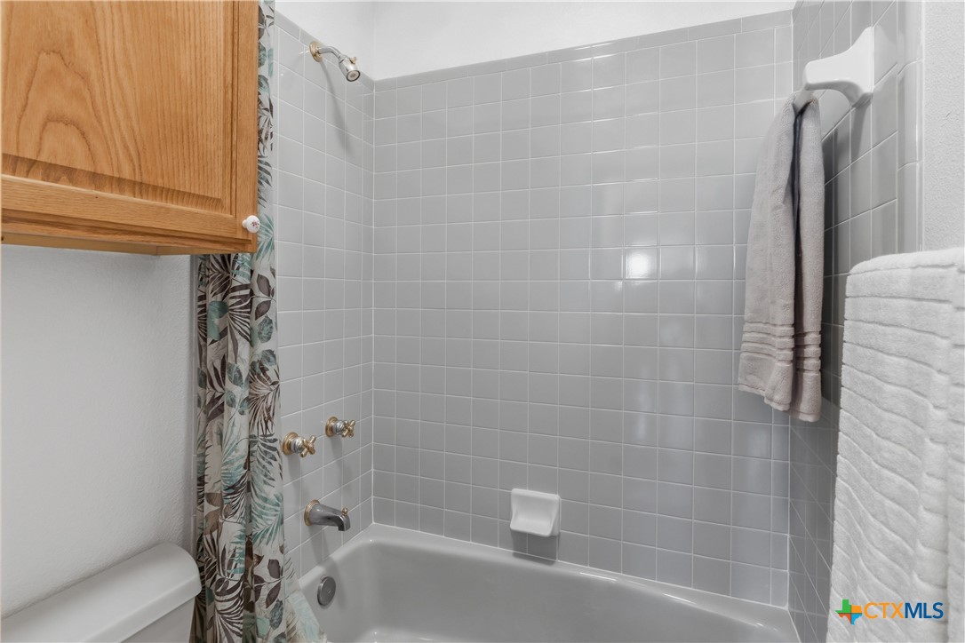 155 Guadalupe Ranch Lane Seguin, TX 78155 - Photo 44 of 48 a bathroom with a bathtub and a shower